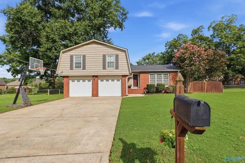 2204 Shannonhouse Rd Sw, Huntsville, AL, 35803-1442 | Card Image