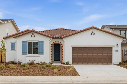 8421 Mondale Way, Elk Grove, CA, 95757-5232 | Card Image