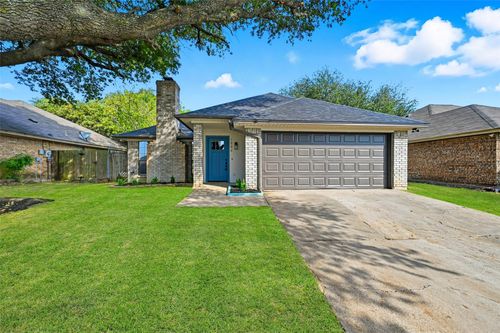 1940 Berrybrook Dr, Fort Worth, TX, 76134-8402 | Card Image