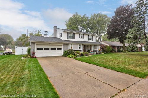 316 Sunburst Dr, Frankenmuth, MI, 48734-1243 | Card Image