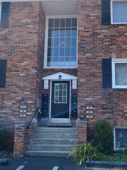 57-31831 Grand River Avenue, Farmington, MI, 48336 | Card Image