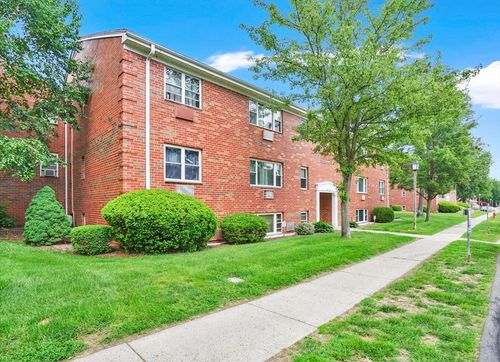 272-272 Regency Park Dr, Agawam, MA, 01001-2268 | Card Image