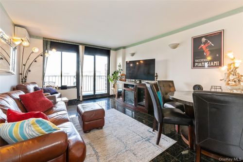 apt-6m-25 Shore Blvd, Astoria, NY, 11102-3945 | Card Image