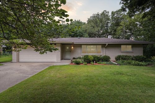 5656 N Fair Oaks Dr, DAVIS JUNCTION, IL, 61020-9509 | Card Image