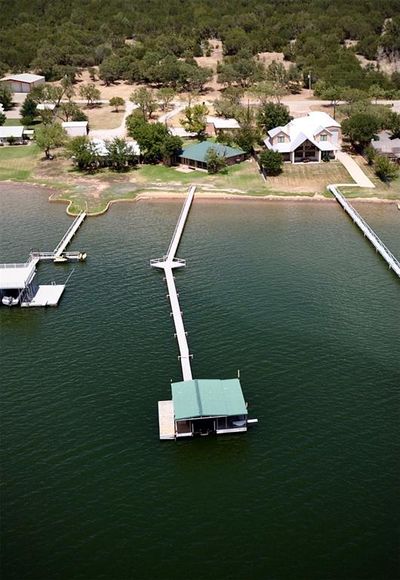 Aerial view of surrounding neighborhood | Image 3