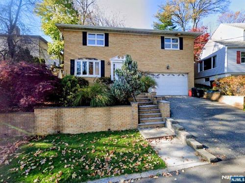 537 Winterburn Grv, Cliffside Park, NJ, 07010-2912 | Card Image