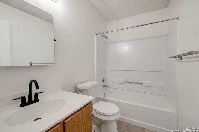 8147 Easy Meadow Dr, House other with 3 bedrooms, 2 bathrooms and null parking in Converse TX | Image 17