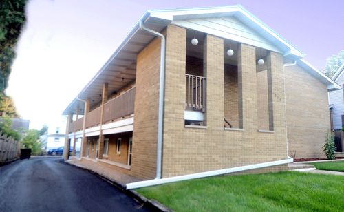 1-220 Griffing Ave, Woodstock, IL, 60098-3968 | Card Image