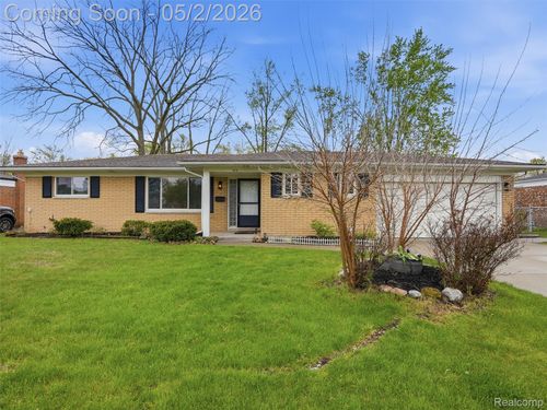 8618 Alwardt Dr, Sterling Heights, MI, 48313-4803 | Card Image