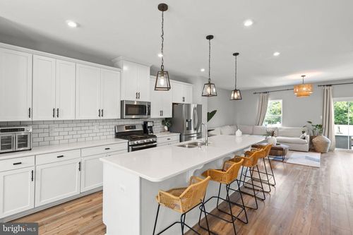 135 Burkwood Ter, LAKE FREDERICK, VA, 22630-2279 | Card Image