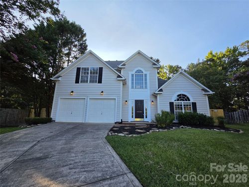 8800 Cavonnier Ln, Charlotte, NC, 28216-2192 | Card Image