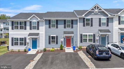 2105 Cross Country Rd, Northampton, PA, 18067-8724 | Card Image
