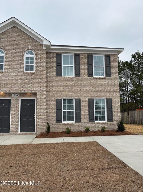 b-1252 Masters Ln, Greenville, NC, 27834-8054 | Card Image