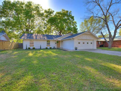 904 Colonial Dr, Pryor, OK, 74361-7022 | Card Image