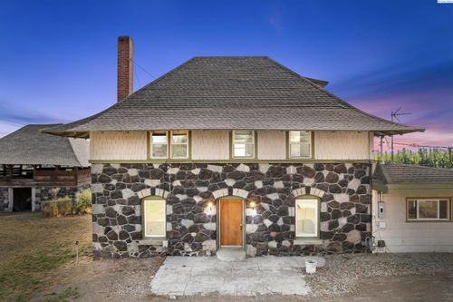 330 Walnut Ln, Grandview, WA, 98930-9226 | Card Image