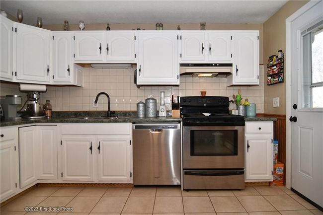 77 Phillips St, House other with 2 bedrooms, 1 bathrooms and 3 parking in Woonsocket RI | Image 9
