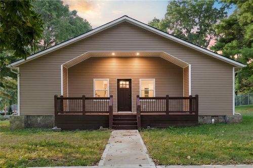 735 E Devon St, Independence, MO, 64055-1632 | Card Image