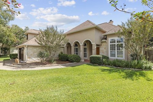 613 Persimmon Ct, Fredericksburg, TX, 78624-2530 | Card Image
