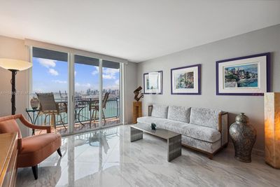 2904 - 90 Alton Rd, Condo with 2 bedrooms, 2 bathrooms and null parking in Miami Beach FL | Image 3