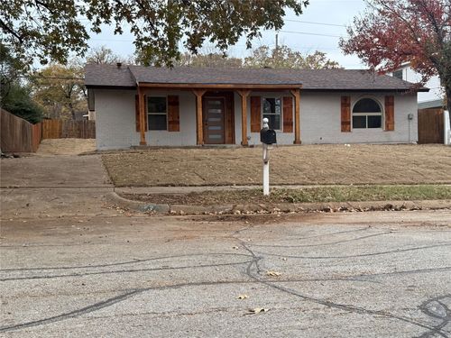 2913 White Oak Ln, Bedford, TX, 76021-3715 | Card Image