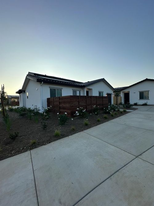 6002 E Sussex Way, Fresno, CA, 93727-7982 | Card Image