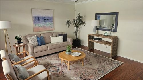 207-545 Chestnut Ave, Long Beach, CA, 90802-2916 | Card Image