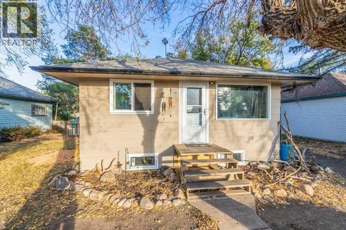 117 2nd St W, Lashburn, SK, S0M0A8 | Card Image