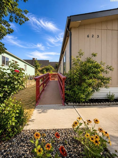 623 Lonetree Ln, Richland, WA, 99352-7313 | Card Image