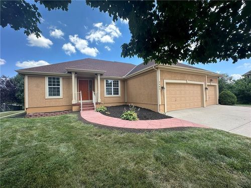 2405 Sw Stone Bridge Cir, Lee's Summit, MO, 64082-4077 | Card Image