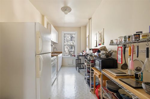 apt-e31-45 40th St, Sunnyside, NY, 11104-3958 | Card Image