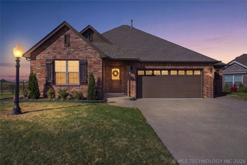 10514 E 141st Court N, Collinsville, OK, 74021 | Card Image