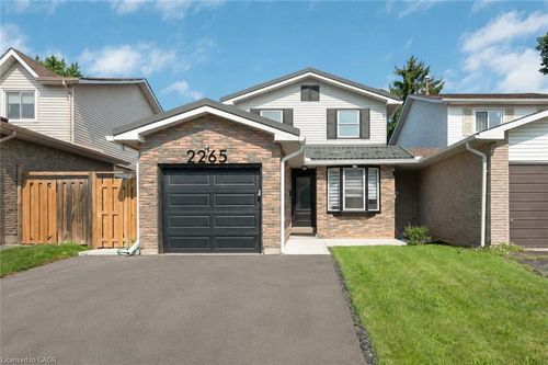 2265 Middlesmoor Cres, Burlington, ON, L7P3X2 | Card Image
