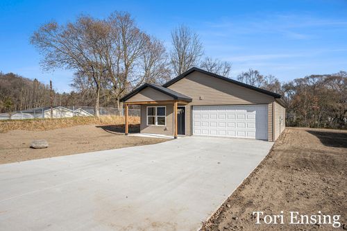 908 Moulton St, Belding, MI, 48809-2405 | Card Image