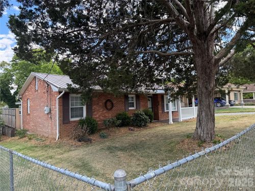 203 Laurel St Se, Valdese, NC, 28690-2907 | Card Image