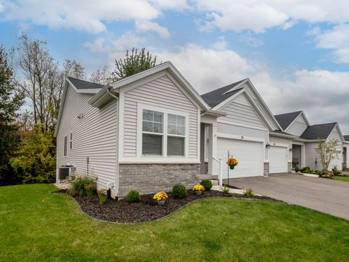 211 Hickory Valley Dr, Kalamazoo, MI, 49009-1276 | Card Image