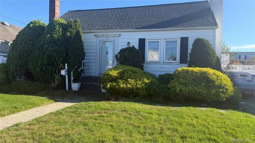 24 Plitt Ave, Farmingdale, NY, 11735-5105 | Card Image