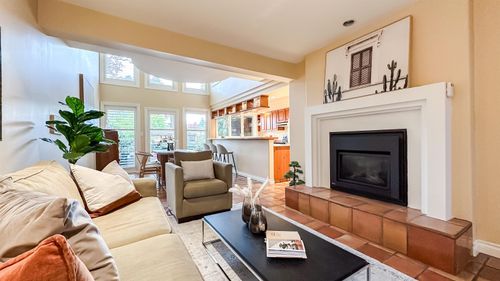 1737 W 16th Avenue, Vancouver, BC, V6J2L9 | Card Image
