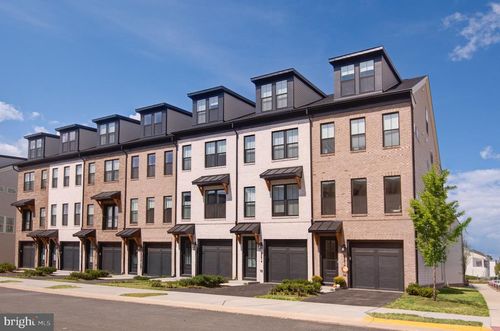 22892 Tawny Pine Sq, BRAMBLETON, VA, 20148 | Card Image