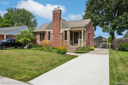 912 Cedarhill Dr, Royal Oak, MI, 48067-1203 | Card Image