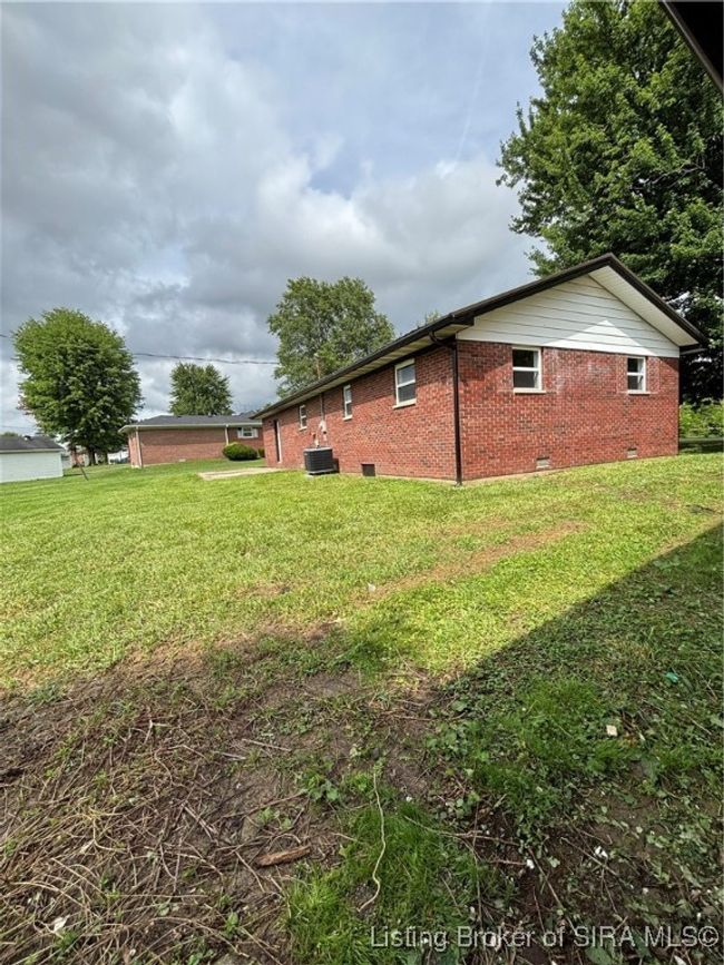 2318 Lake View Dr, Home with 4 bedrooms, 2 bathrooms and null parking in Austin IN | Image 4