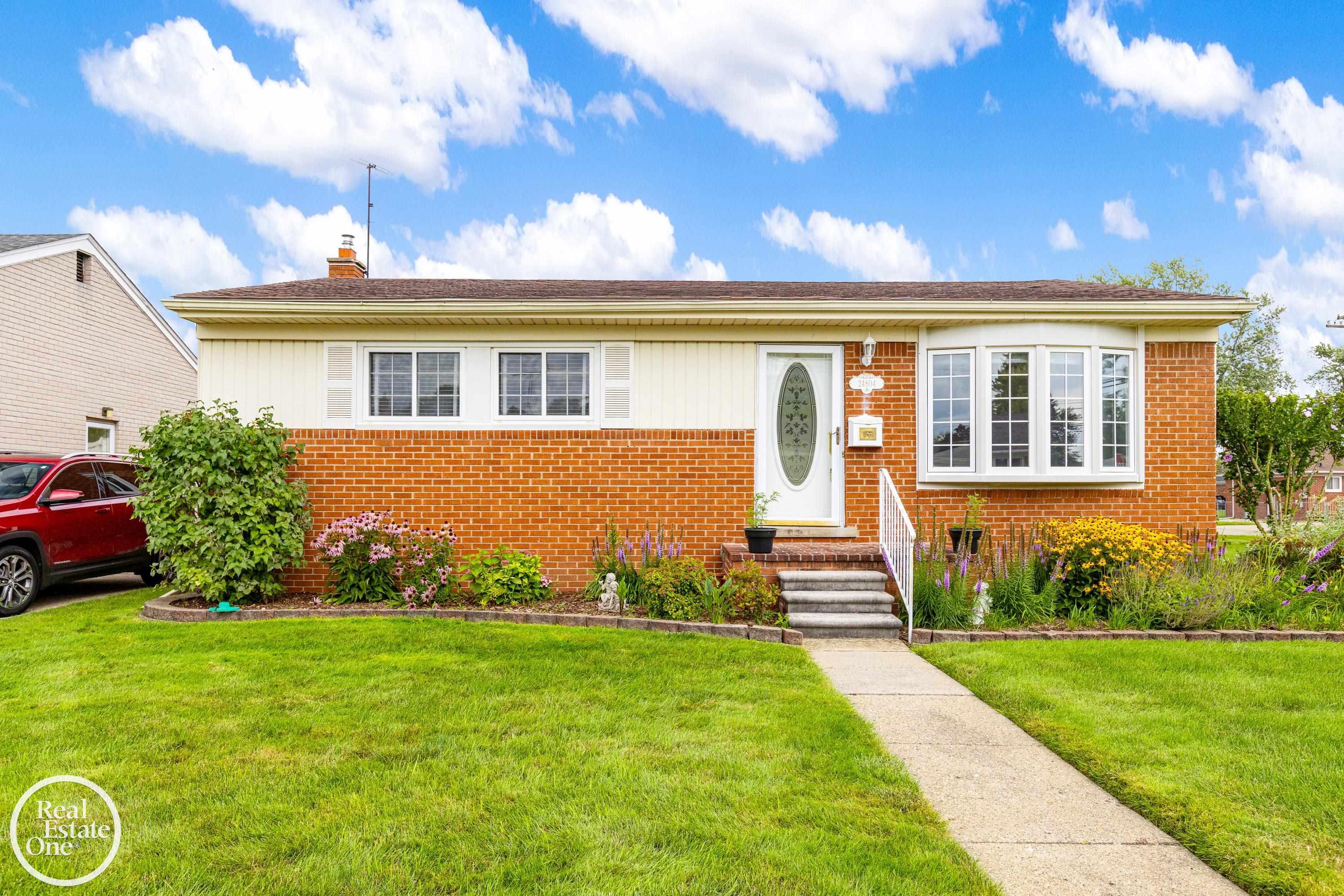Johnston Ave, Eastpointe, MI 48021