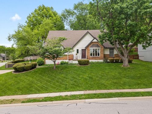7331 Monrovia St, Shawnee, KS, 66216-3609 | Card Image