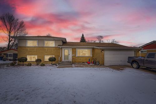 887 Ingram Pl, Des Plaines, IL, 60016-5916 | Card Image