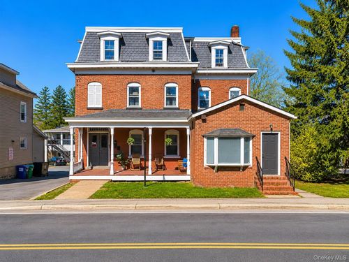 39 N Chestnut St, New Paltz, NY, 12561-1436 | Card Image