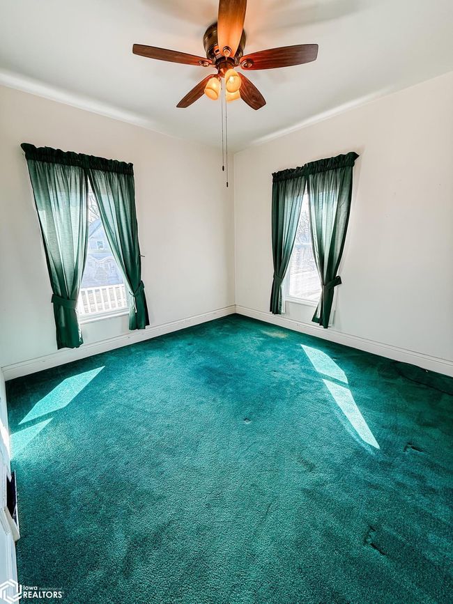 415 S Garfield Ave, Home with 4 bedrooms, 2 bathrooms and 2 parking in Burlington IA | Image 21