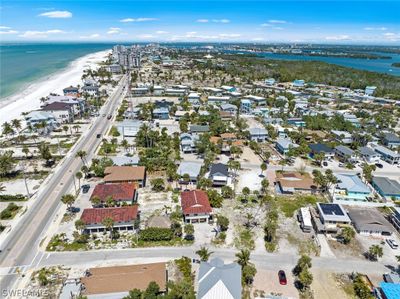 121 Washington Avenue, Home with 3 bedrooms, 3 bathrooms and null parking in Fort Myers Beach FL | Image 3