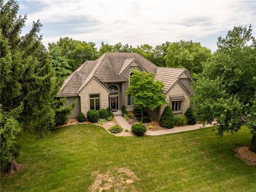 1008 Sw Summit Falls Dr, Lee's Summit, MO, 64081-3319 | Card Image