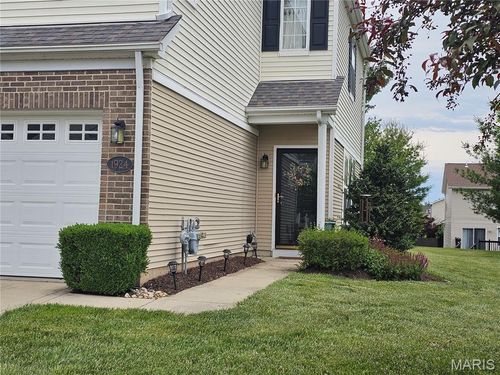1924 Celebration Park Cir, Belleville, IL, 62220-3267 | Card Image