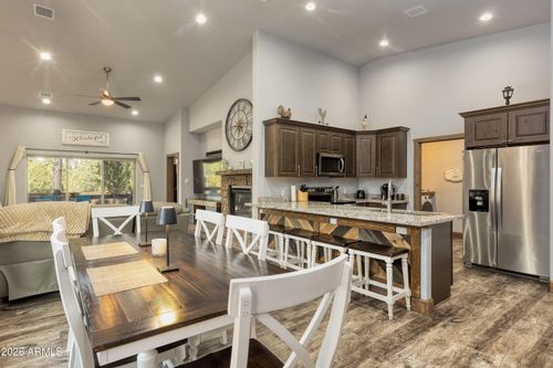 2940 W Villa Loop, Show Low, AZ, 85901 | Card Image