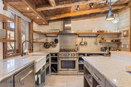 1005 Scott St, Gardiner, MT, 59030-7704 | Card Image